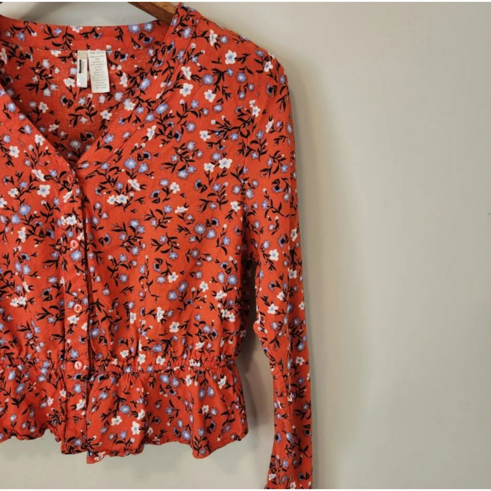 Red Floral Ruffle Cropped Top - Picture 3 of 5